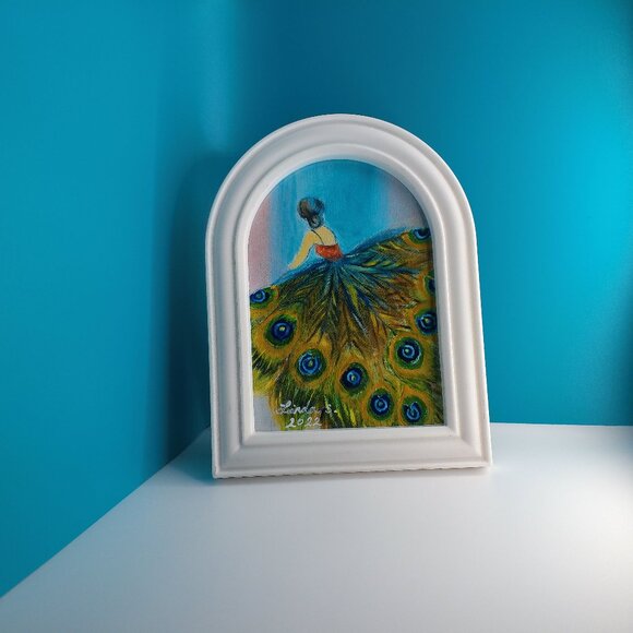 Beautiful Lady in Peacock Dress  5"x7" within a new arch shape white Frame - Picture 6 of 7